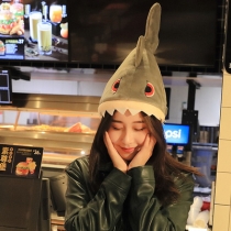 Can sing and wagging tail electric shark hat birthday gift will move funny sand sculpture fish tail hat funny toy(Electric version)