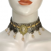 Hot selling European and American retro golden lace necklace women's versatile high -level high -end women's versatile light luxury neck chain