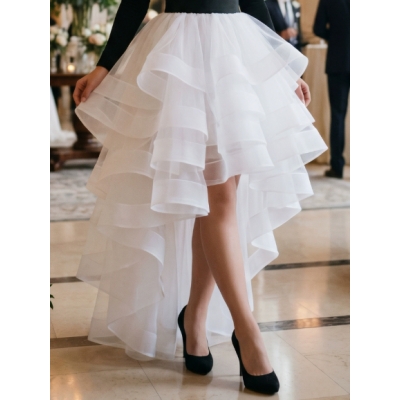 Medieval style, short in the front and long in the back, solid color, versatile midi skirt; Renaissance style, ornate midi skirt.